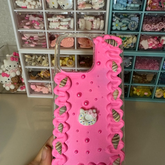 Cute hand made Iphone 16 Pro Max Case - Picture 2 of 3